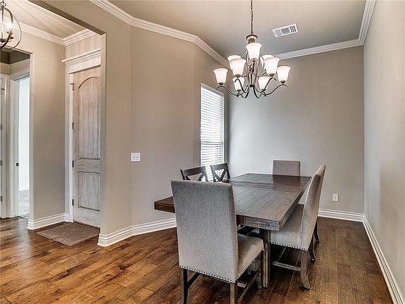5th image of 1915 Inglenook Dr