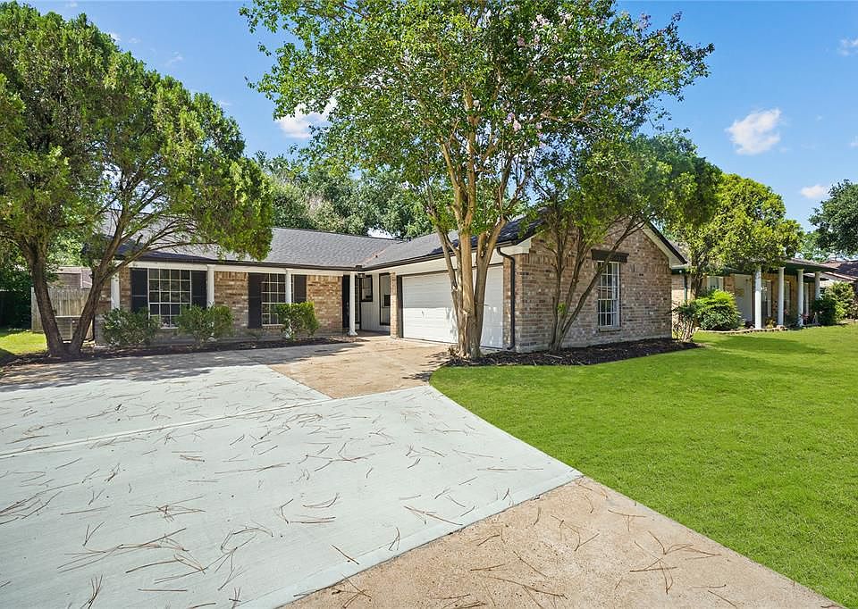 1st image of 22131 Elsinore Dr