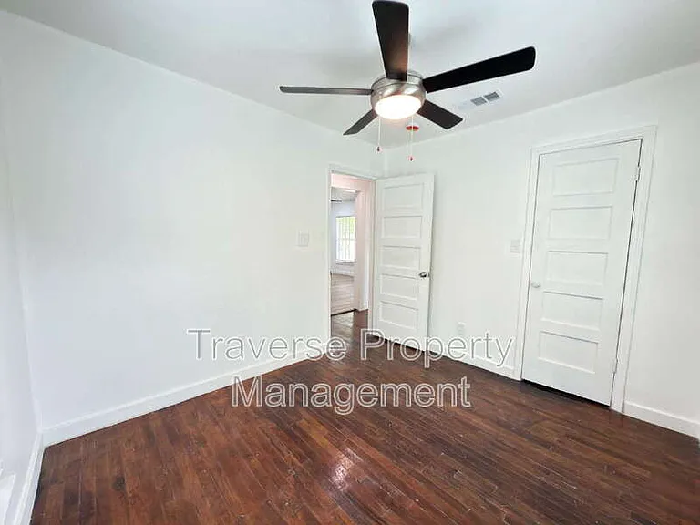 1804 Andrew Ave — Photo 12