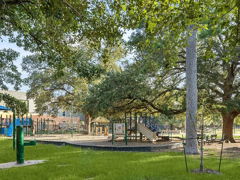718 Garden Oaks Blvd — Photo 32