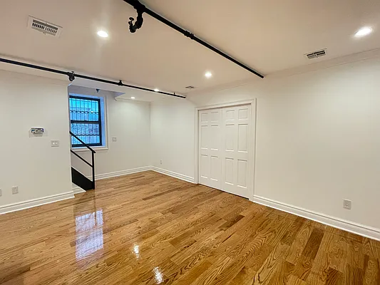 Rented by Silver Line Realty Group NY LLC | media 4