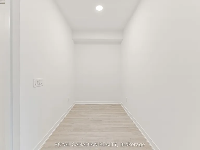 5105 Hurontario St #104 — Photo 17