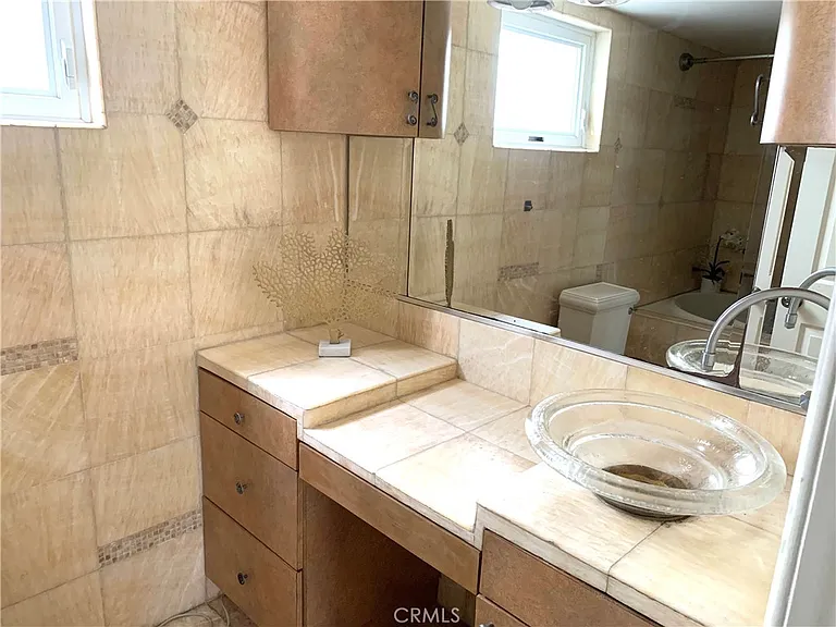 425 S Catalina Ave #4 — Photo 12