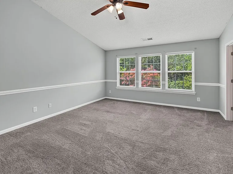 10745 Glenluce Ave — Photo 16
