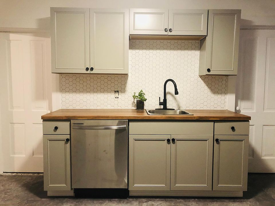 1st image of 587 Clarke Dr #1/2