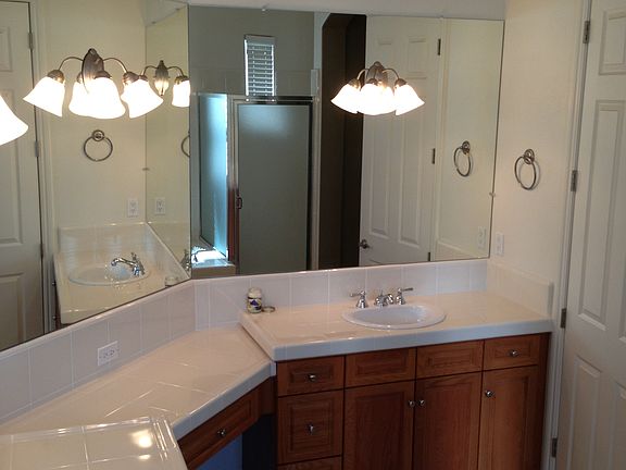 MBa w/separate shower & bath