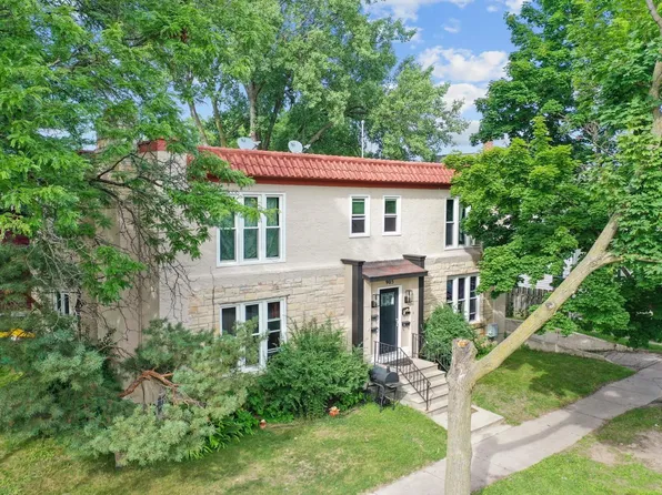 905 Stuart St, Green Bay, WI 54301