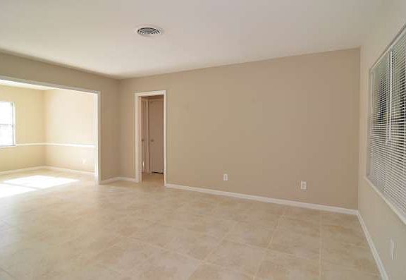 4th image of 506 W Hilda Dr