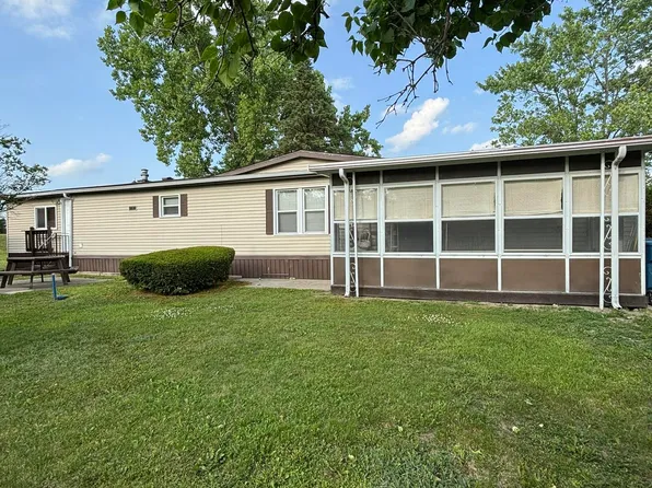 17308 Roberts Dr, Davisburg, MI 48350