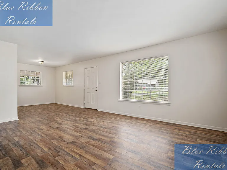 2712 Moot Ave — Photo 7