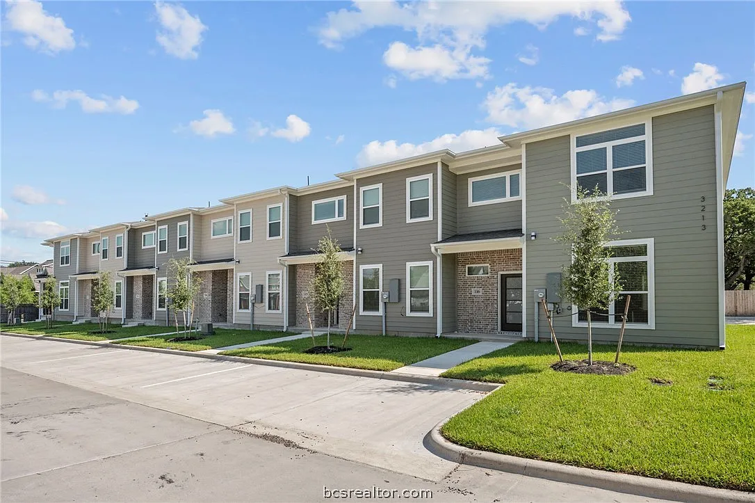 3 bed, 3.5 bath, 1854 sqft, $2,400 — Photo 1