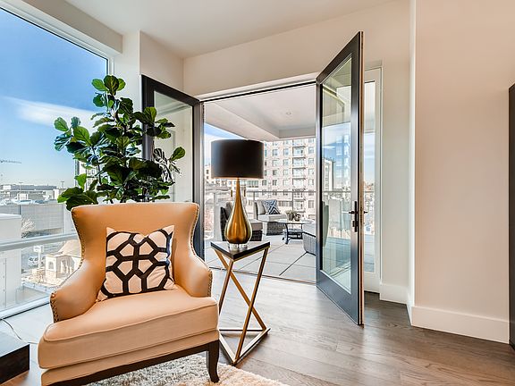 Image taken from residence 416. Finishes vary per home.