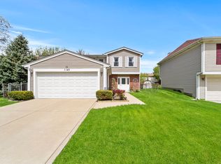 1140 Singleton Dr, Roselle, IL 60172