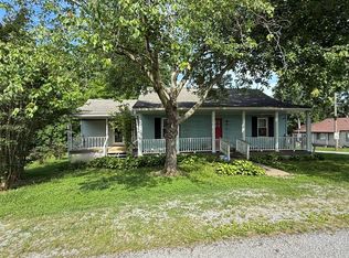 825 3rd St, Rosiclare, IL 62982