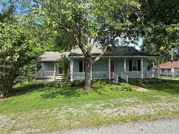 825 3rd St, Rosiclare, IL 62982