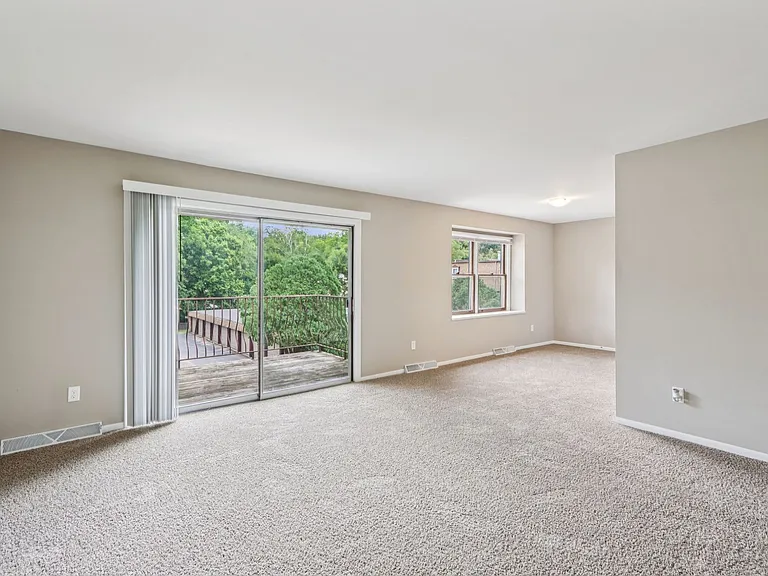 Woodland Reserve Apartments — Photo 17