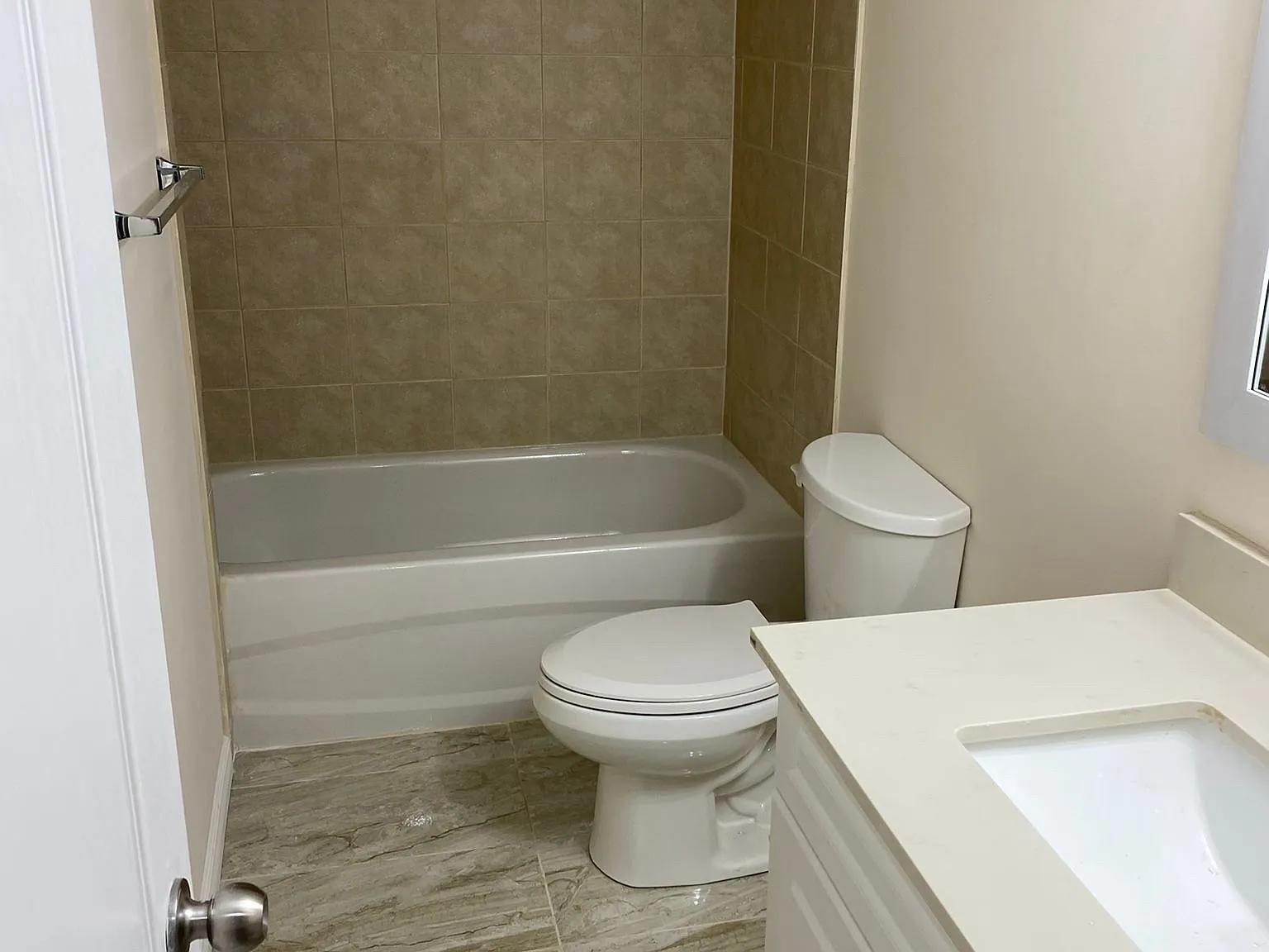 Starwood Dr, Guelph — Photo 2