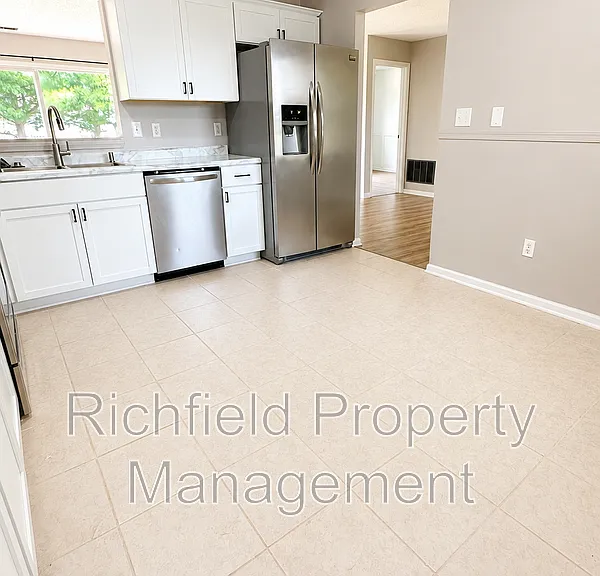 1704 Crimson Ln — Photo 10