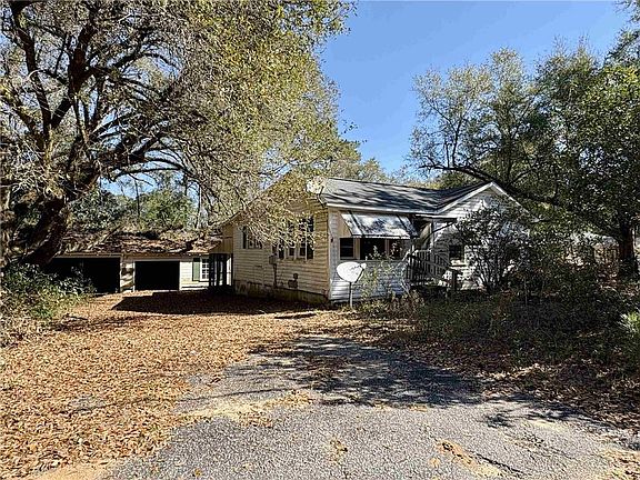 3rd image of 4060 Dickson Ln