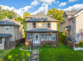610 10th St, Moline, IL 61265