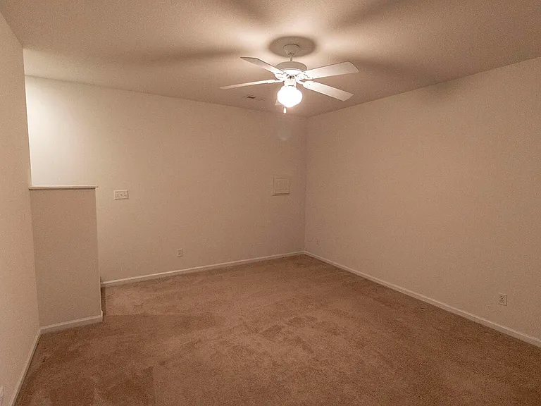 3402 E Saint Charles Rd — Photo 21