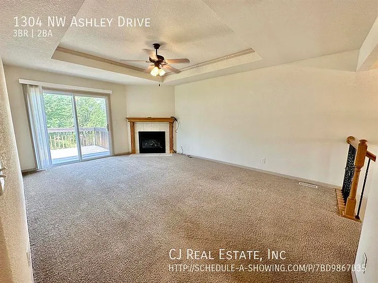 1304 NW Ashley Dr — Photo 2