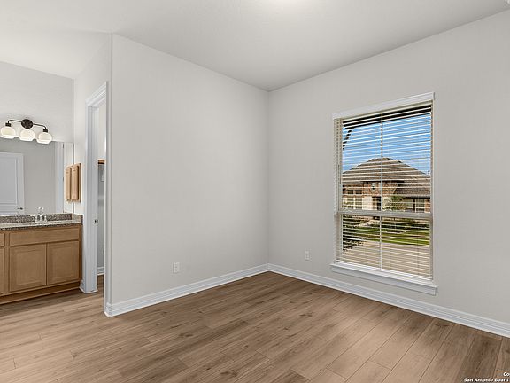5th image of 1002 HARMISCH LANE
