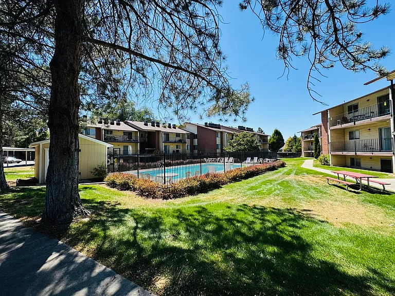 4693 S Brookwillow Cv #B — Photo 6