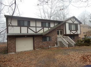 5259 Holiday Dr, Pocono Summit, PA