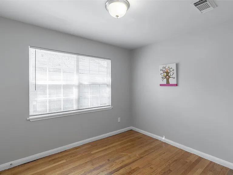 313 Evans St — Photo 12