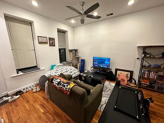 5th image of 1350 N Greenview Ave #1F