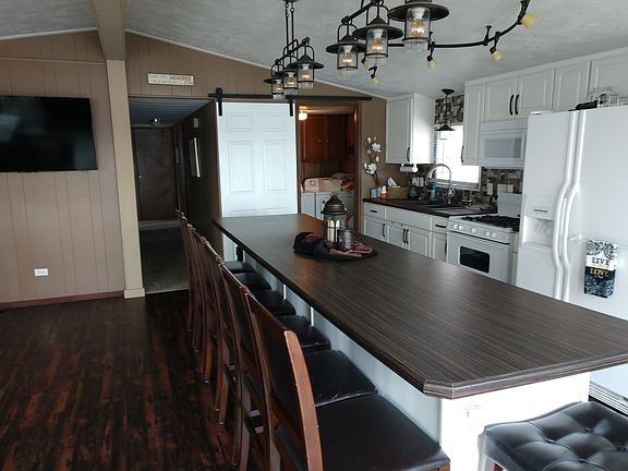 3rd image of 1001 Lakeshore Dr