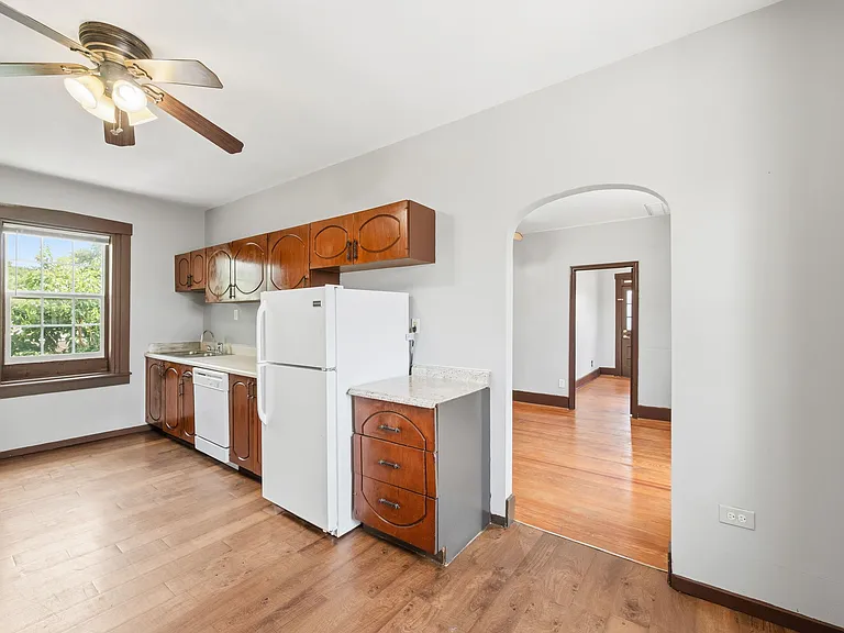 511 W Schirmer St #2F — Photo 21