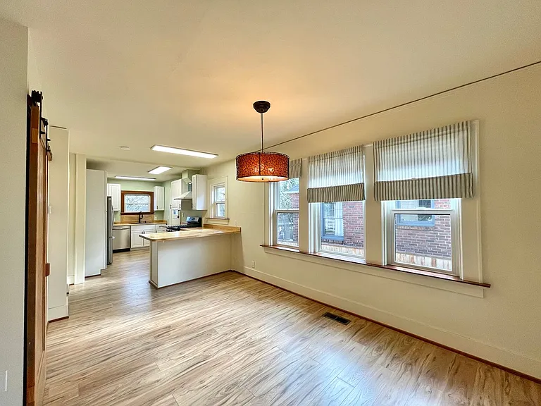 5222 35th Ave NE — Photo 7