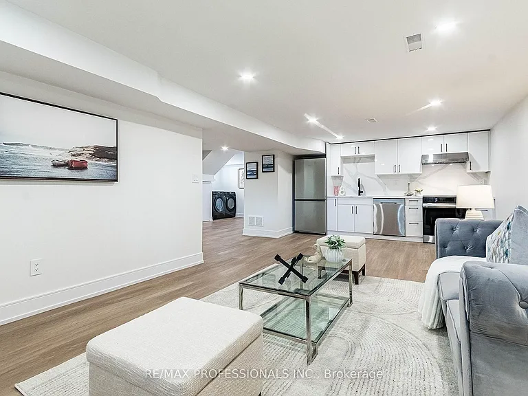48 Lloyd Manor Rd #LOWER — Photo 6