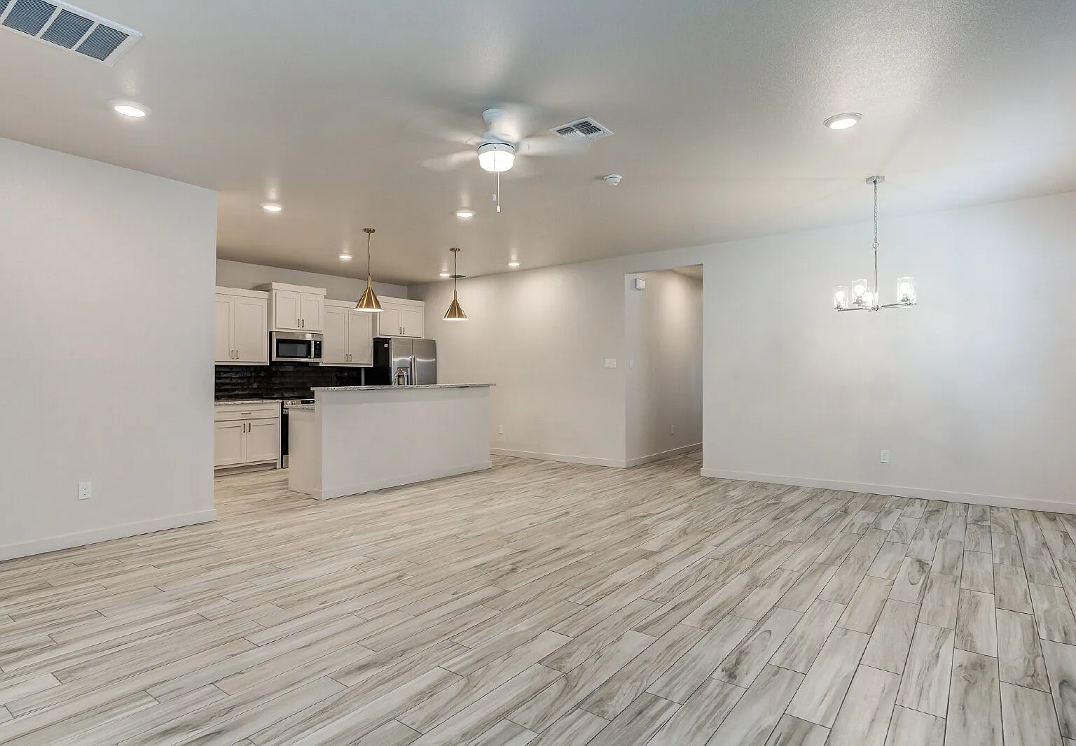 2 bed, 2.0 bath, 1379 sqft, $1,695 — Photo 3