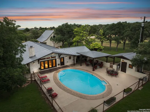 452 Stoneleigh Rd, Center Point, TX 78010