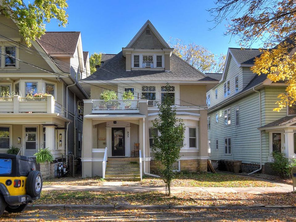 Exterior of apartment building/historic home.