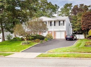 21 Wesleyan Rd, Commack, NY 11725
