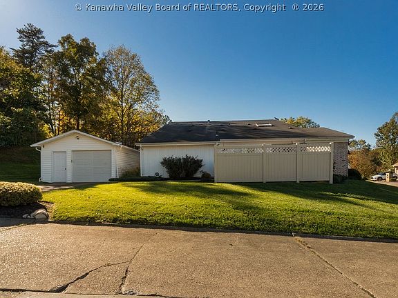 3rd image of 133 Woodbridge Dr