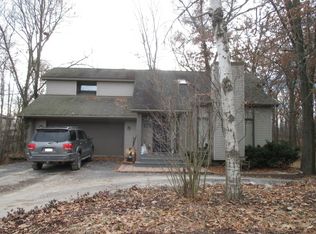 495 Knollwood Dr, Lake Orion, MI 48362