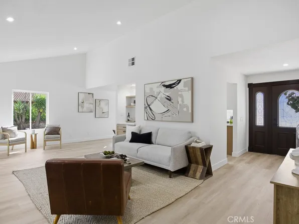 1069 Belleza St, Camarillo, CA 93012
