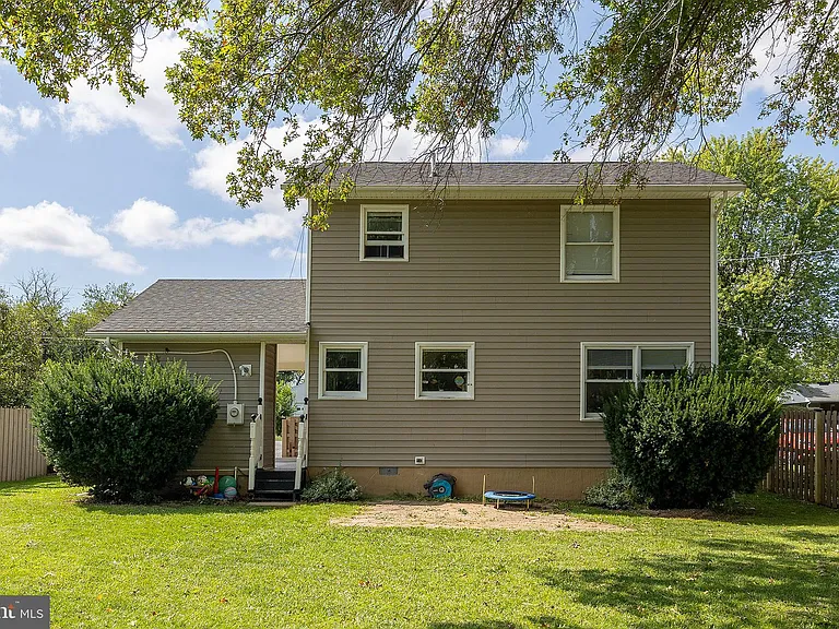 210 Summit Ave — Photo 4