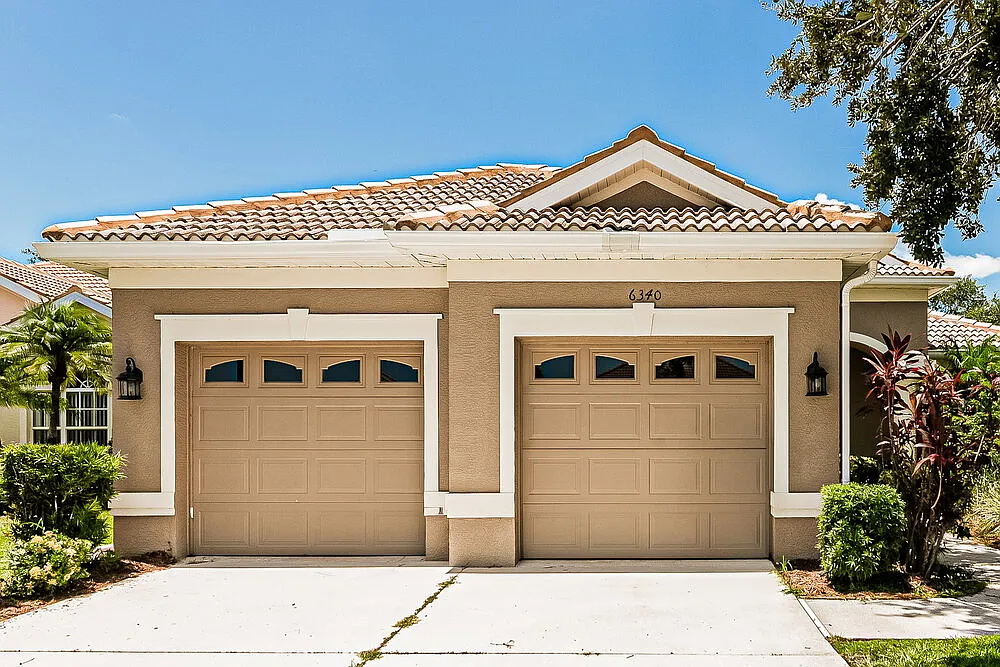3 bed, 2.0 bath, 2062 sqft, $2,520 — Photo 1
