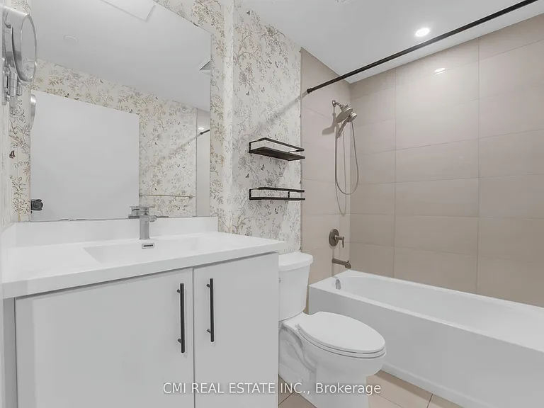5 Wellington St S #411 — Photo 16