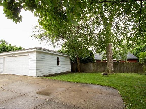 2nd image of 3290 Hudson Dr