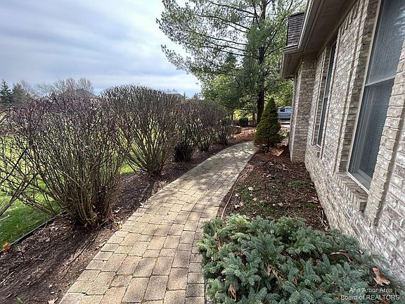 3rd image of 4824 Oak Hollow Ct