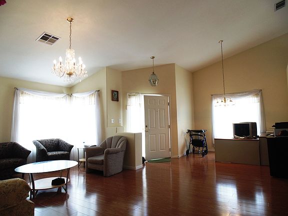 4th image of 4713 Canna Dr