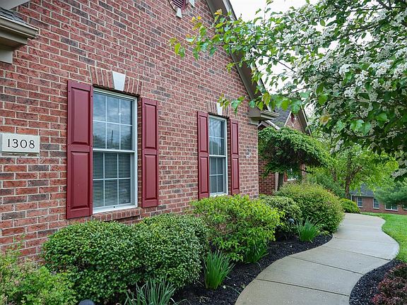 3rd image of 1308 Wexford Ln