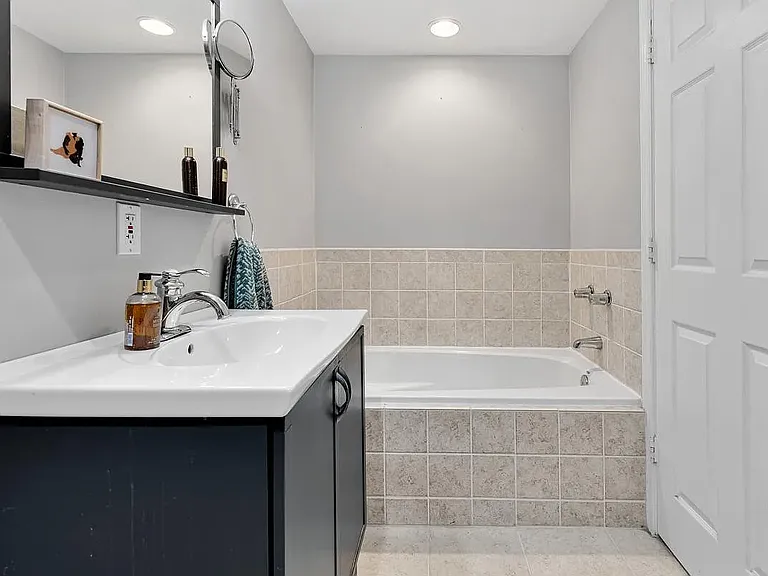 827 S Curley St — Photo 12